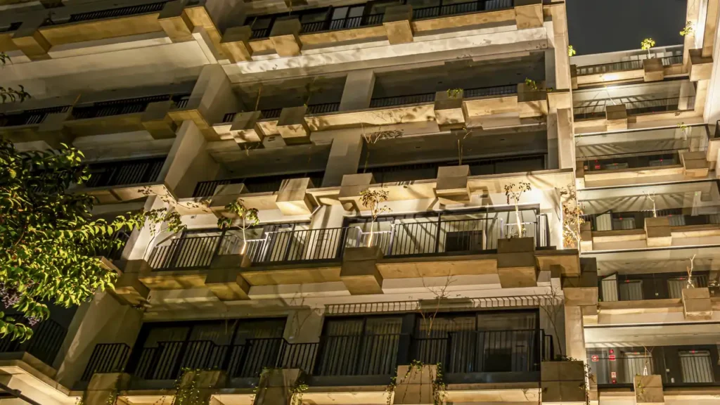 Casa dos Ipês (JFL Realty): Foto noturna da fachada — 1-4 quartos em Jardim Paulista, São Paulo